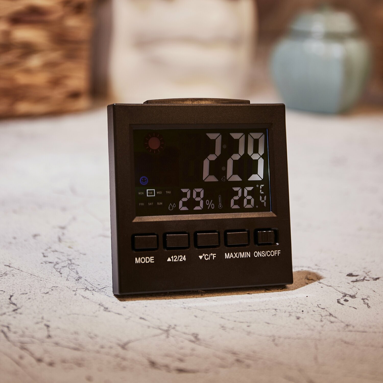 Метеостанция домашняя комнатная REXANT термометр датчик влажности с ЖК дисплеем часы календарь будильник