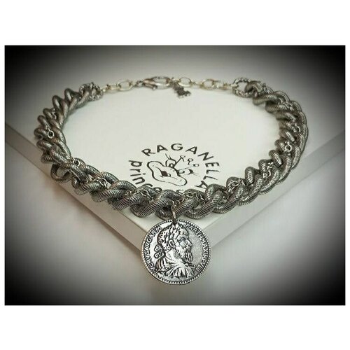 Колье с кулоном