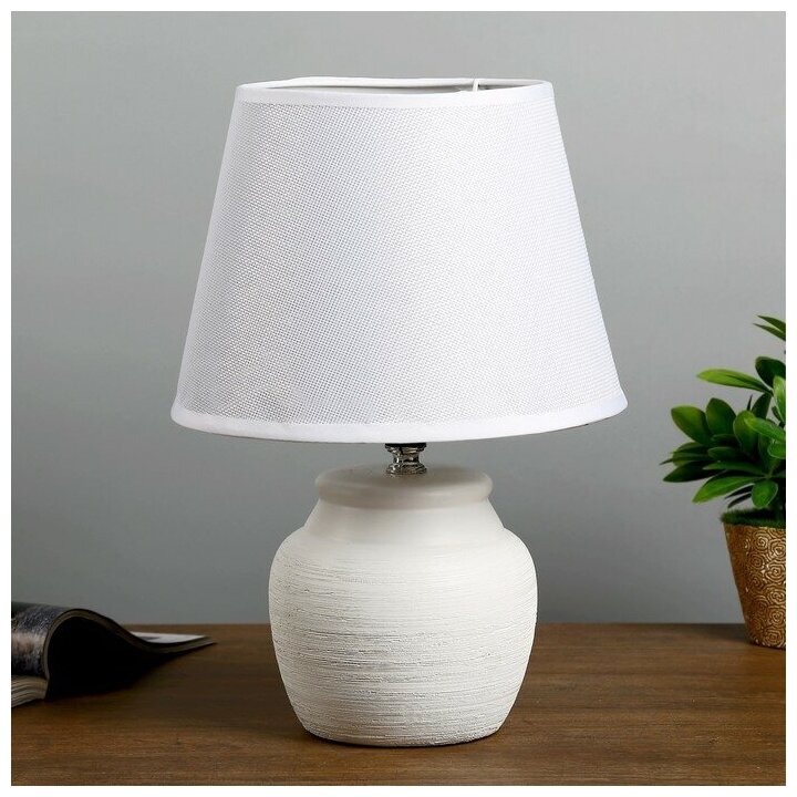 фото Лампа настольная "Авейро" 1х40Вт Е27 белый 22х22х32 см.