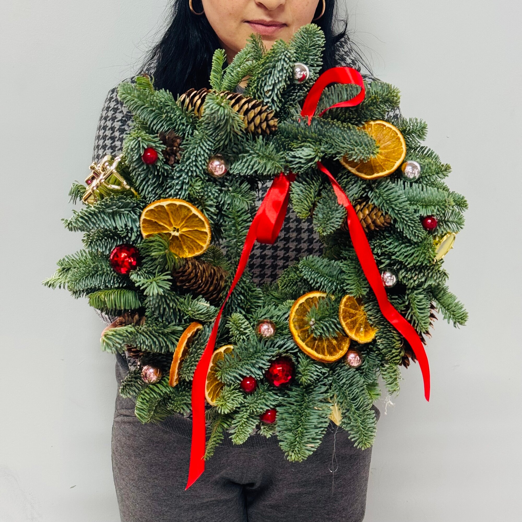 Новогодняя композиция рождественский венок 35 см композиция из живой хвои нобилис