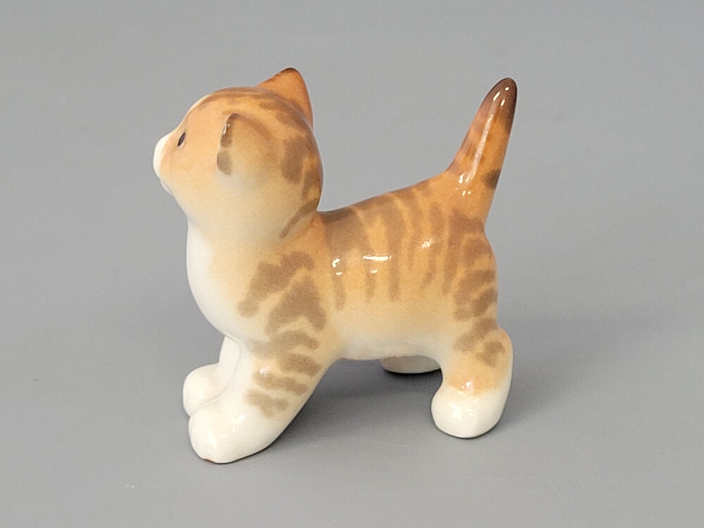 Фарфоровая статуэтка Котенок Фимка , Императорский фарфоровый завод , маленький размер, мягкий фарфор — фото 1