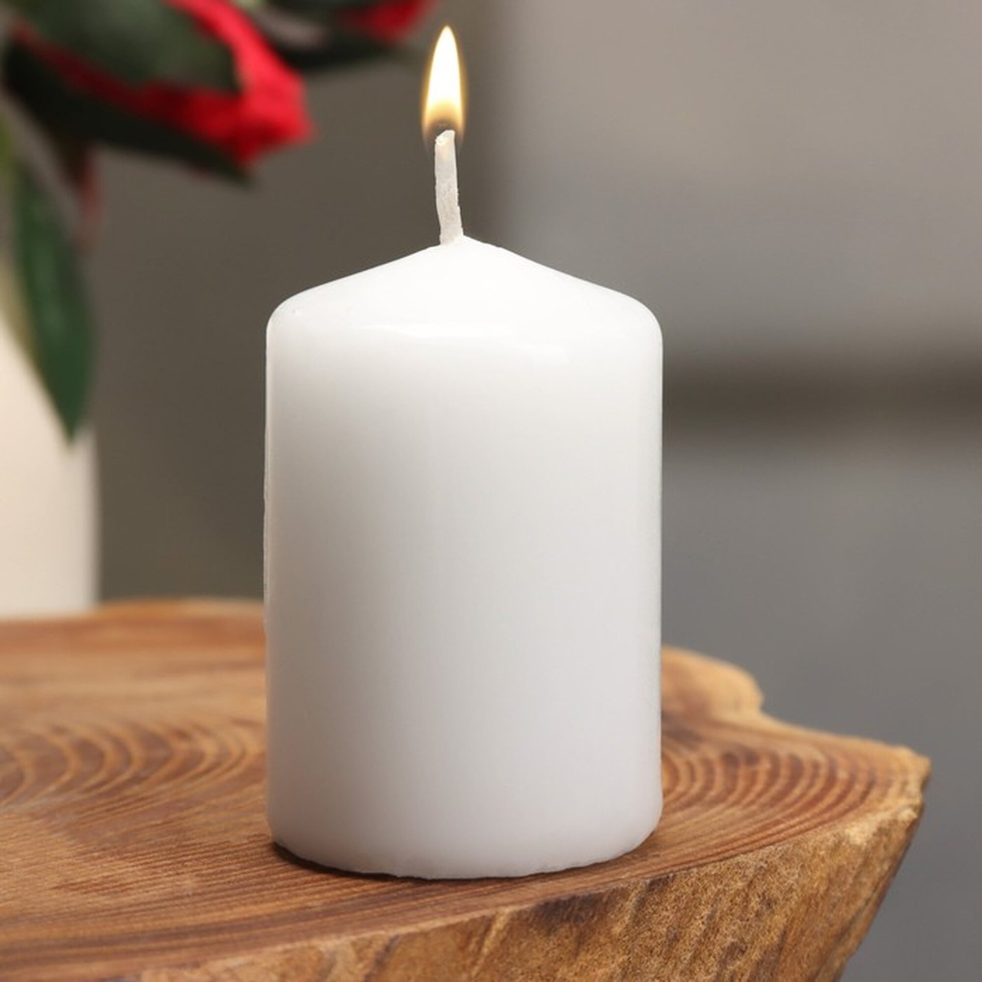 Свеча Дарим красиво цилиндрическая парафиновая без аромата 4x6 см