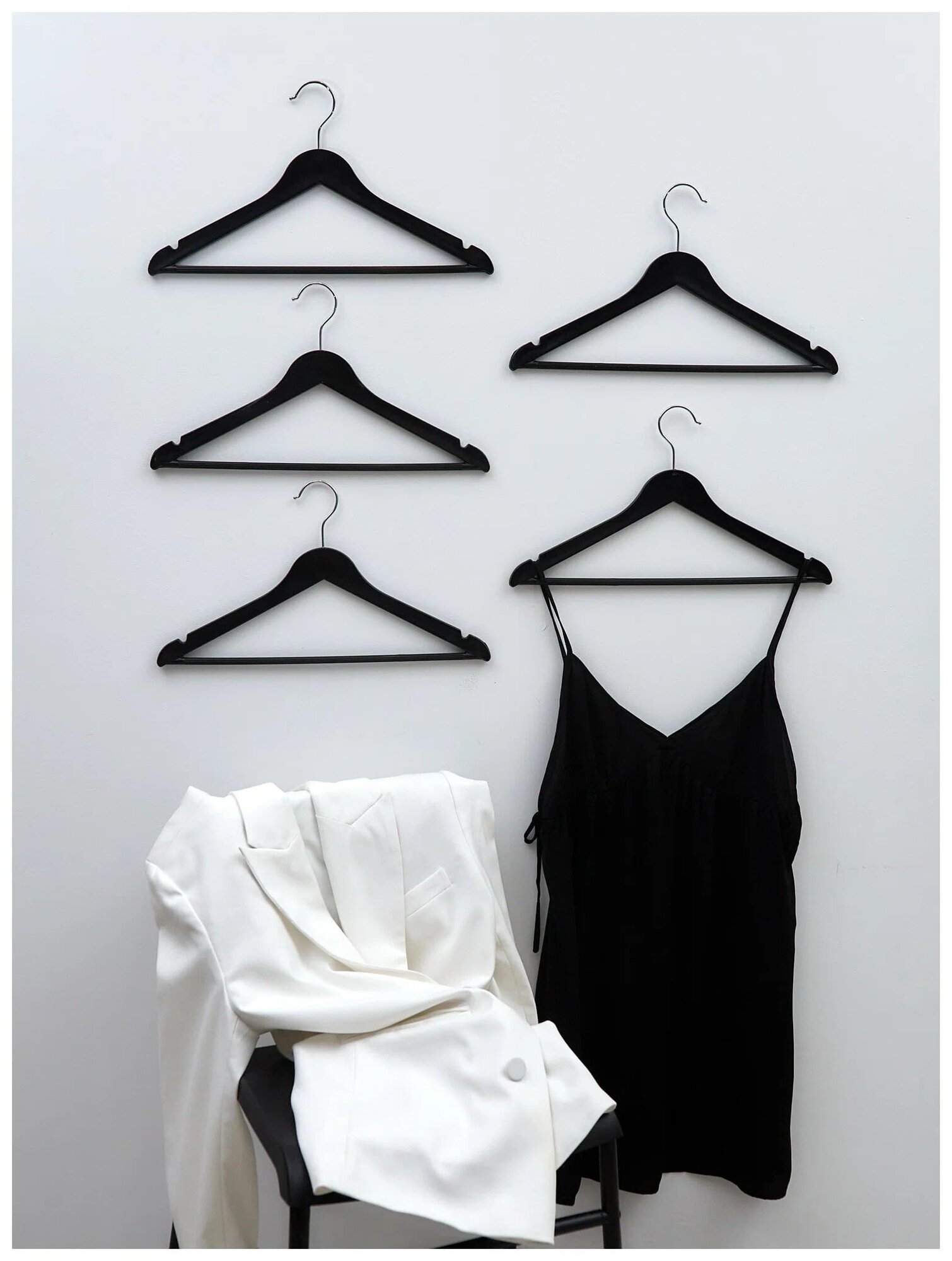 Вешалки-плечики для одежды пластик под дерево с перекладиной, цвет черный, 44 см, комплект 5 штук - фотография № 8