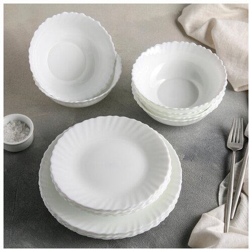 Сервиз столовый Доляна «Дива», 18 предметов: 6 тарелок d=17,5 см, d=23 см, 5×5 см, цвет белый