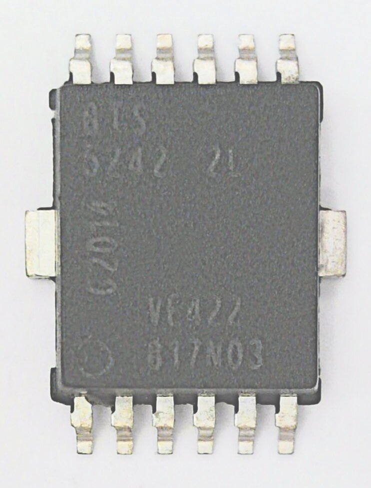 BTS5242-2L микросхема