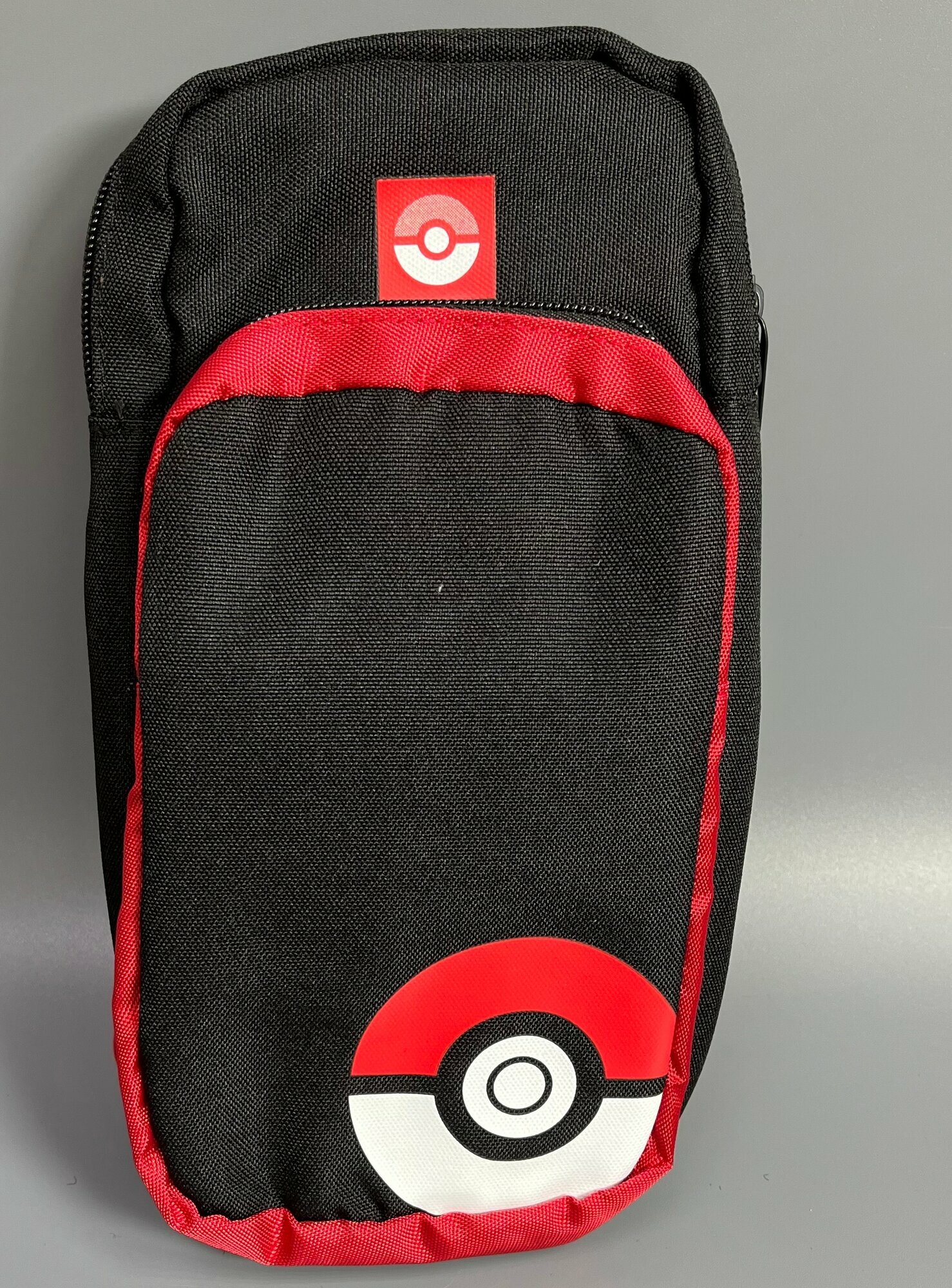 Сумка для Nintendo Switch, NS OLED, NS Lite - "Pokemon Poke Ball"сумка для консоли и аксессуаров (нагрудная) — фото 1