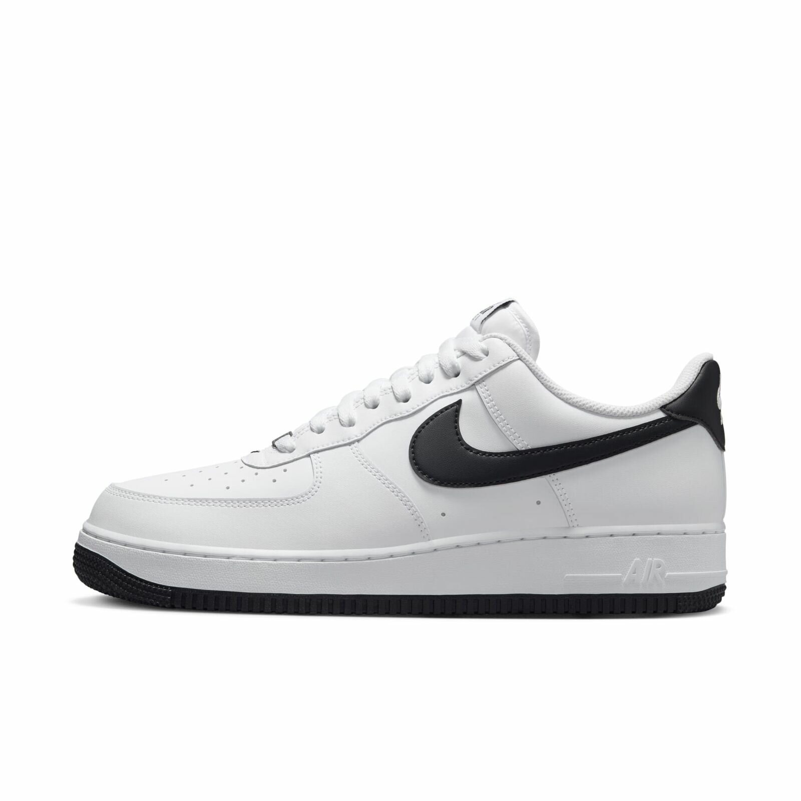 Кроссовки NIKE Air Force 1 '07 Low, размер 8.5 US / 42 EUR / 26.5 CM, белый