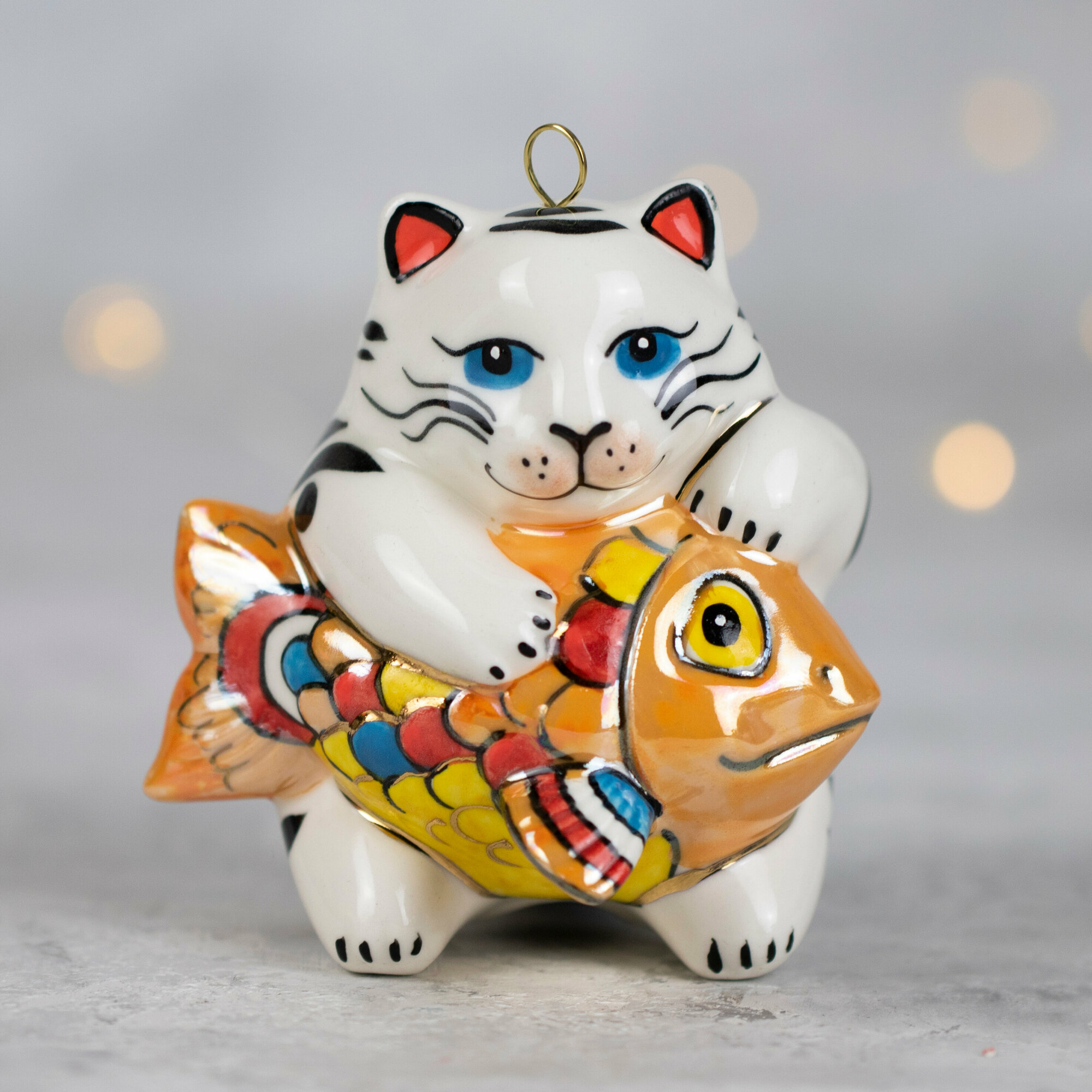 Ёлочная игрушка/ сувенир "Котик с золотой рыбкой" /Фарфор