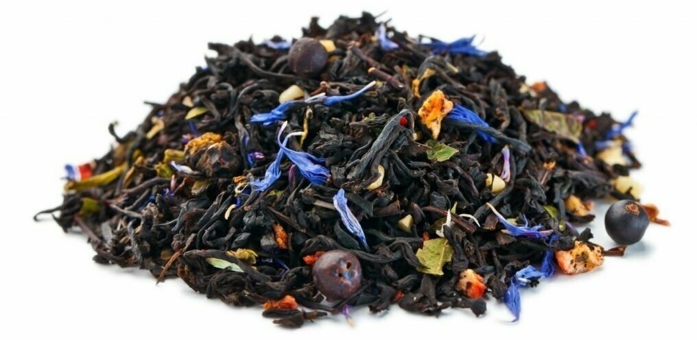 Таёжный. Черный индийский чай Ассам с добавлением можжевеловой ягоды, лепестков василька, кусочков и листьев клубники, арахиса 50 гр