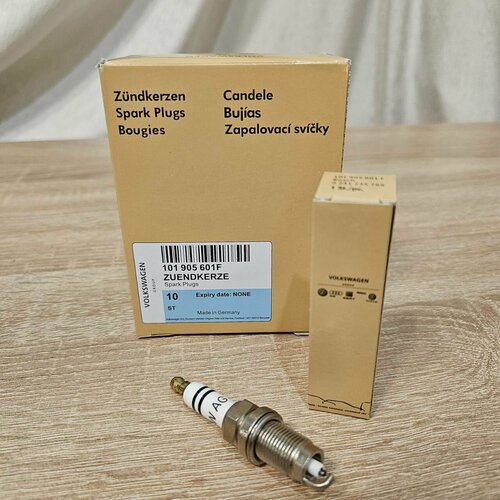 Свеча зажигания VW CaddyGolfPolo Skoda Fabia 1416 06- 101905601F VAG 390₽