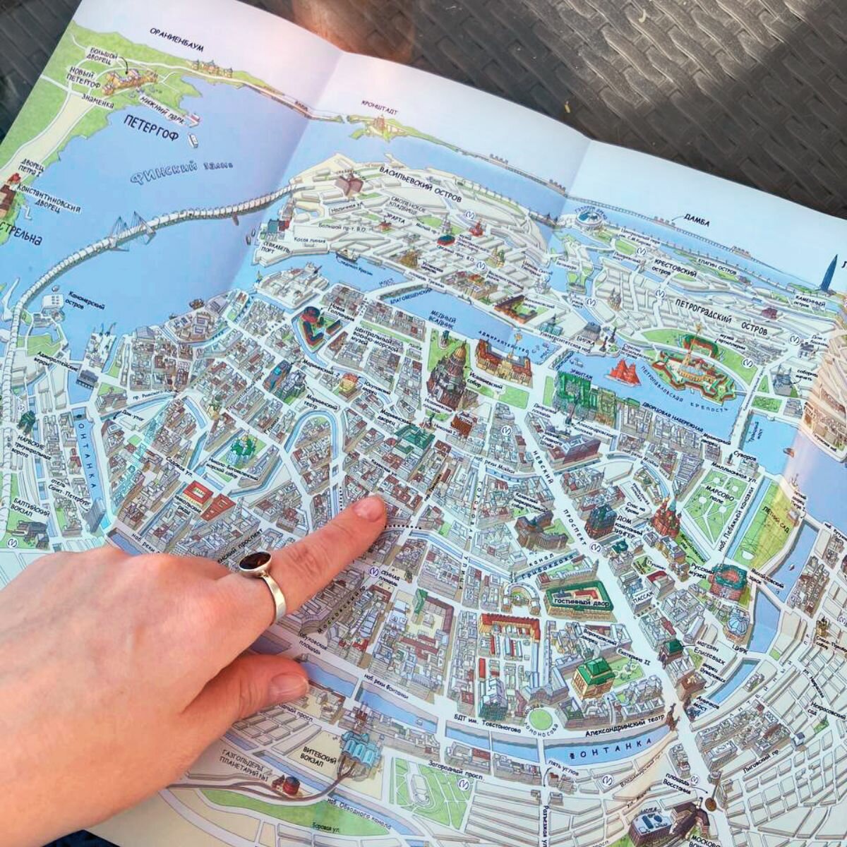 Карта Санкт-Петербурга с достопримечательностями и чек-листом. Карманная. — фото 1