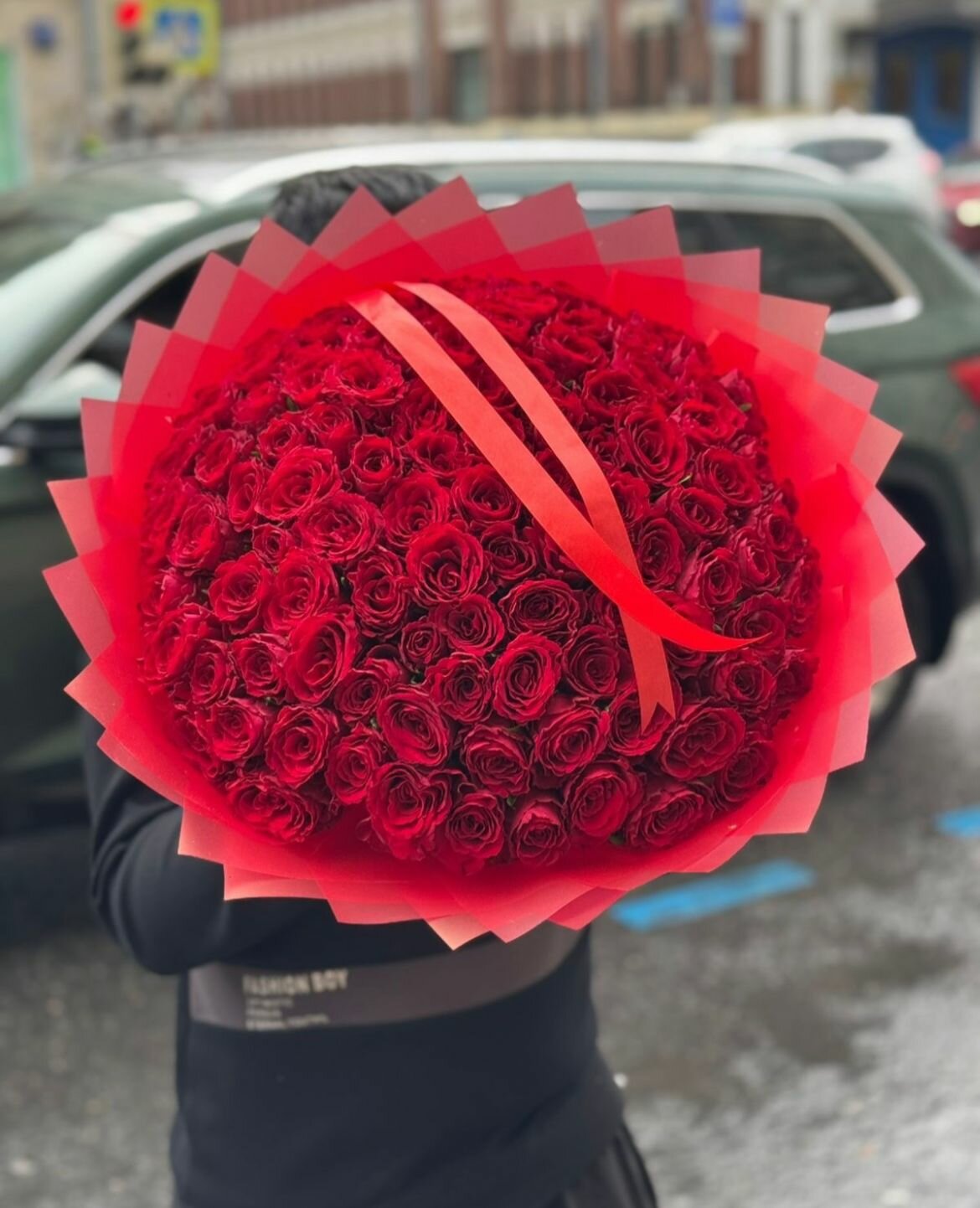 101 красная красивая роза в яркой упаковке 45см букет «Я ❤️ тебя»