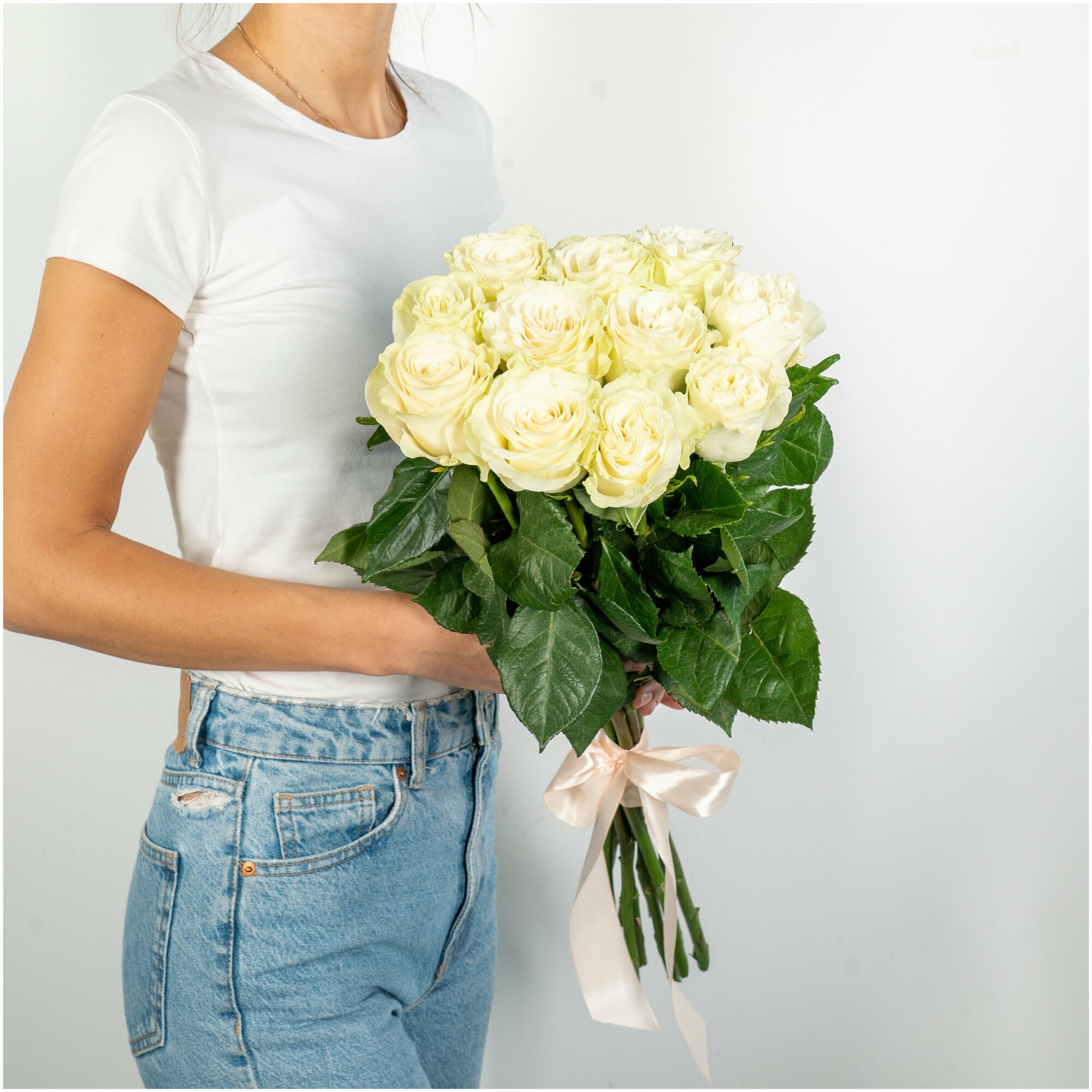 Цветы живые букет из белых роз 11 шт. 70 см. Эквадор| Лэтуаль Flowers