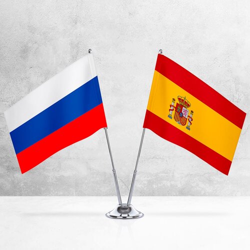 Настольные флаги России и Испании на металлической подставке под серебро настольные флаги россии и испании на металлической подставке под серебро