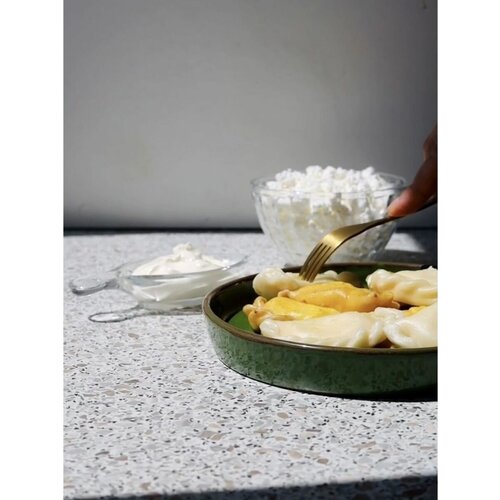 Тарелка 17.5 см с бортиком зелёная фарфоровая