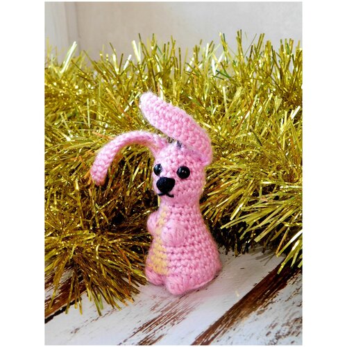 Вязаный брелок розовый зайка, ручная работа