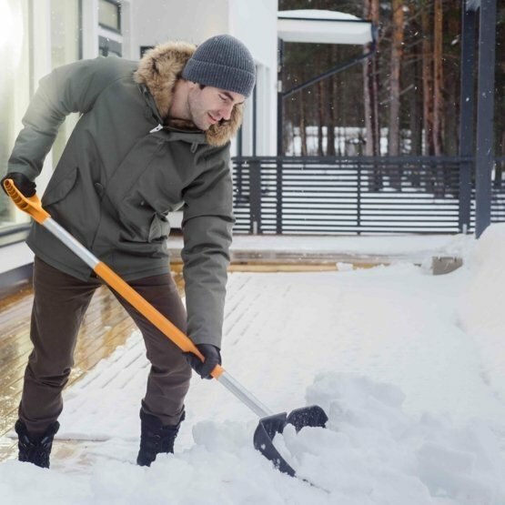 Лопата снеговая FISKARS SnowXpert (1062827) - фотография № 3