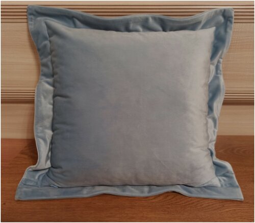 Декоративная подушка с ушками из бархата 45х45 голубой