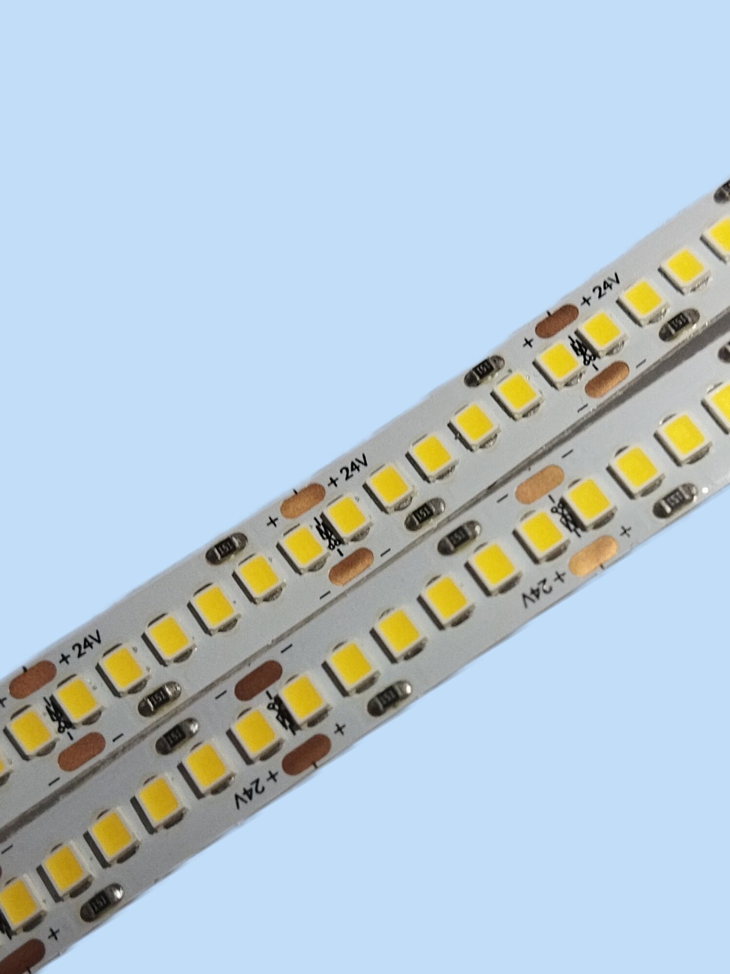 Светодиодная лента Dc24 V240 leds - фотография № 1