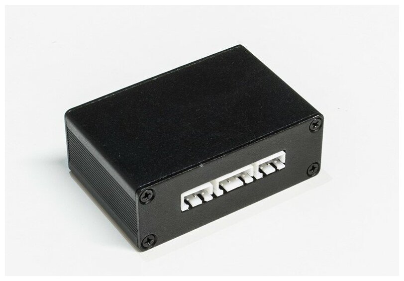 AVEL Блок автоматического переключения камер переднего и заднего вида AVS03TS
