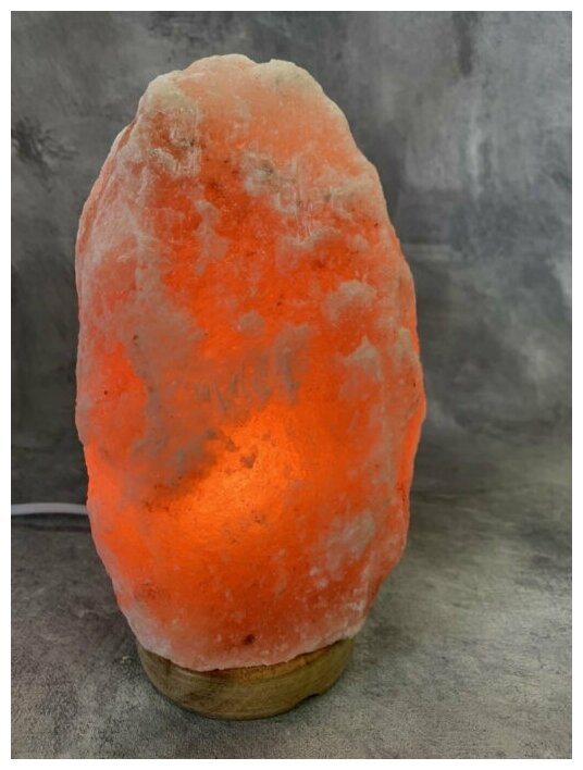 Солевой светильник Ergopower Скала ER-502-3 с массой кристалла 3-5 кг и плафоном из особой каменной соли, 15 м2, 15Вт, 220В, - фотография № 1