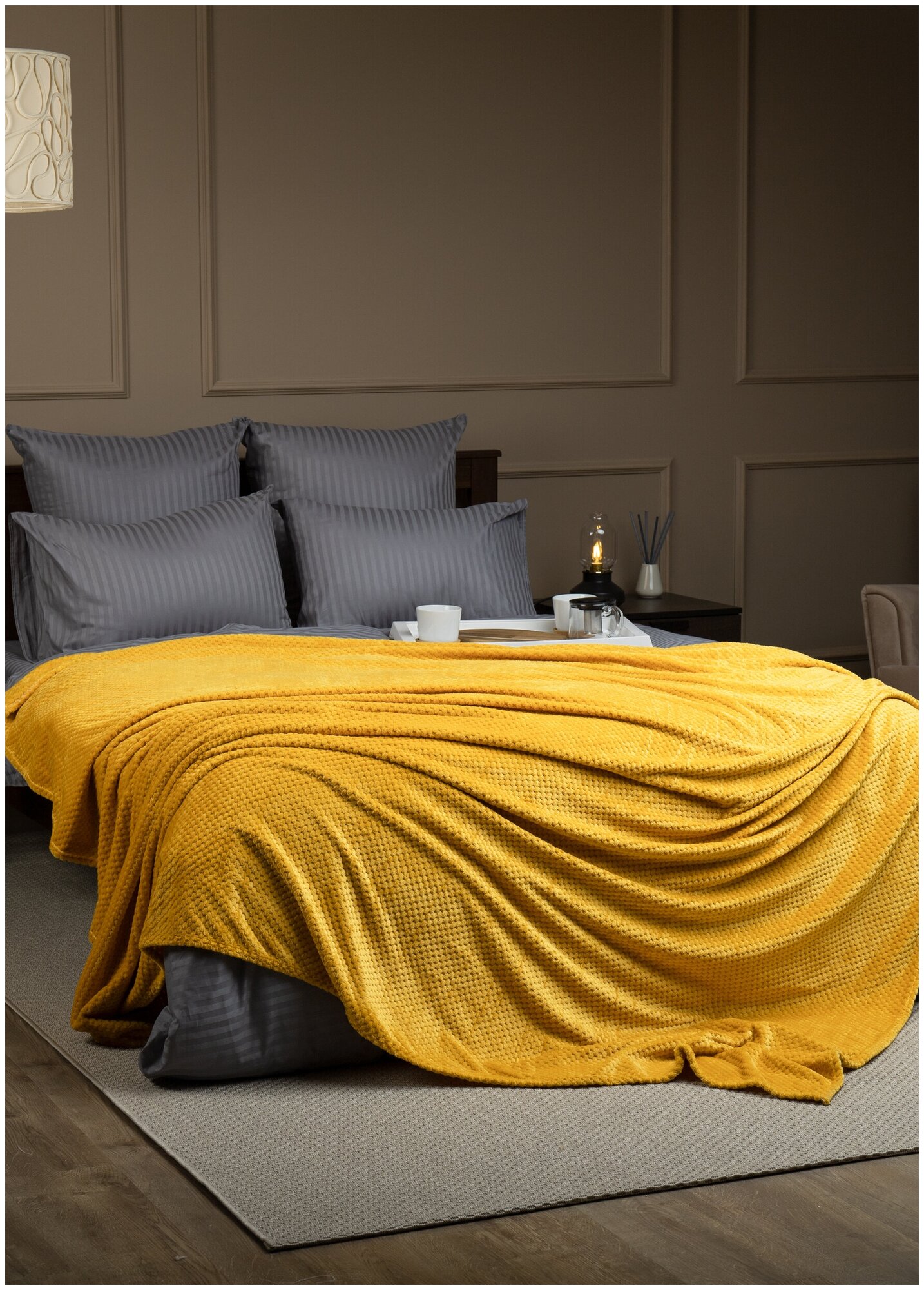 Плед TexRepublic Deco, рисунок Ромбики, 200х220 см, 2 спальный, покрывало на кровать, велсофт, мягкий желтый - фотография № 1