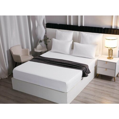 Простыня Страйп-cатин 160х200 на резинке 3990₽