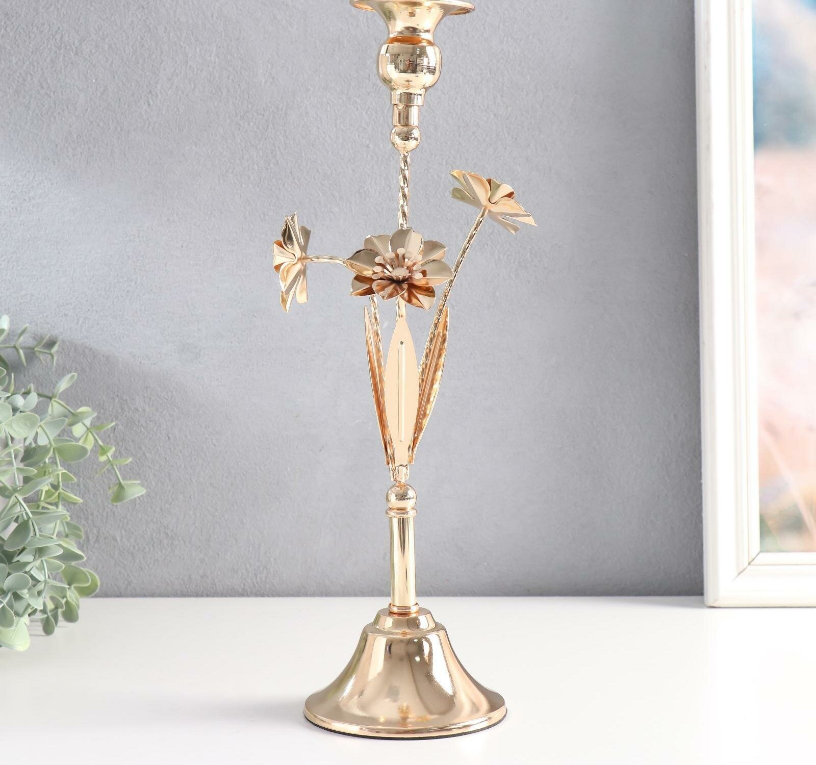 Подсвечник металл на 1 свечу "Три цветка" d-2,5 см золото 10х10х33 см