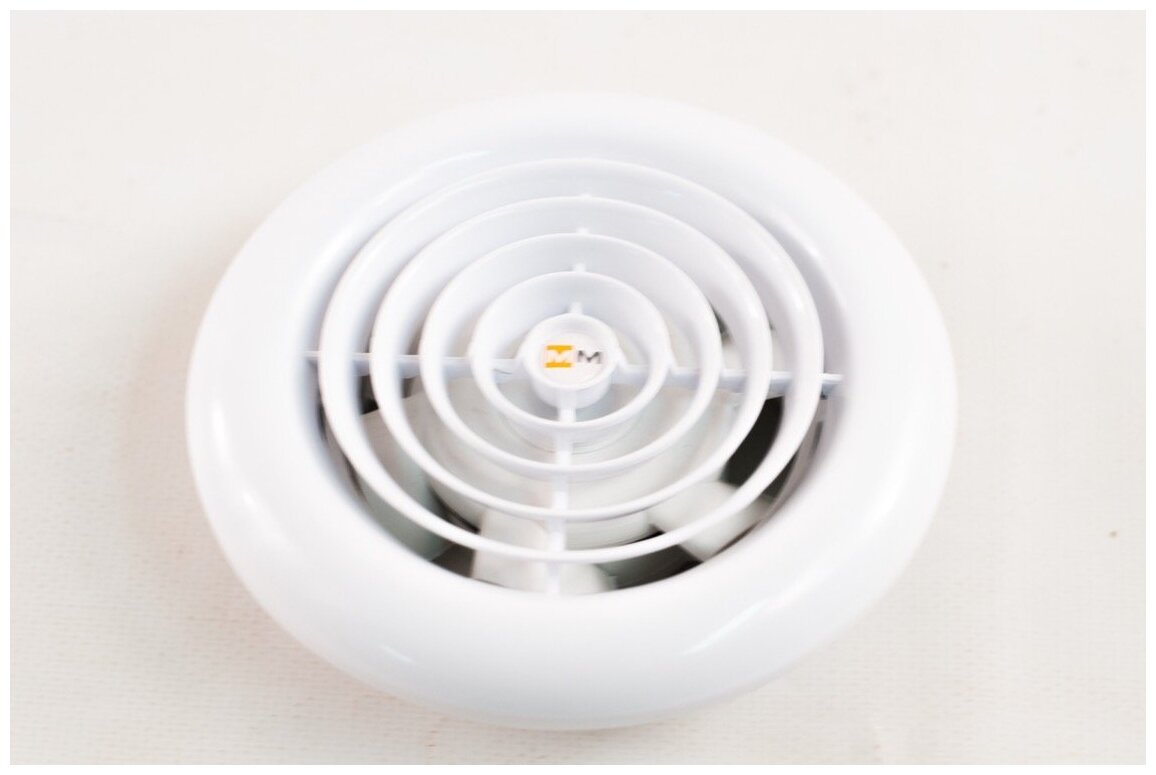 Вытяжной тонкий вентилятор для ванной Mmotors ММ 100 круглый с обратным клапаном белый - фотография № 8