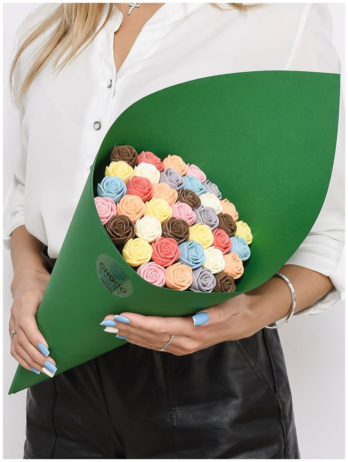 Букет шоколадных роз 37 шт. CHOCO STORY - сладкие разноцветные розочки в красивой упаковке, 444 гр. YA-B37-Z-MIX - фотография № 2