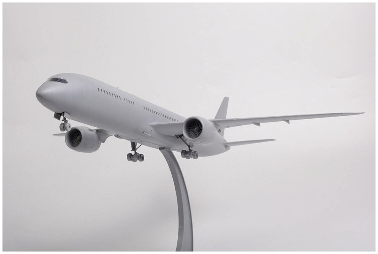 Модель для склеивания Zvezda Пассажирский авиалайнер Боинг 787-9 Дримлайнер - фото №9