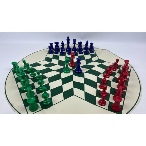 Шахматы на троих с виниловой доской и чехлом.