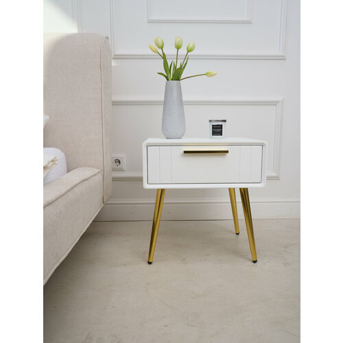 Тумба прикроватная на ножках белая