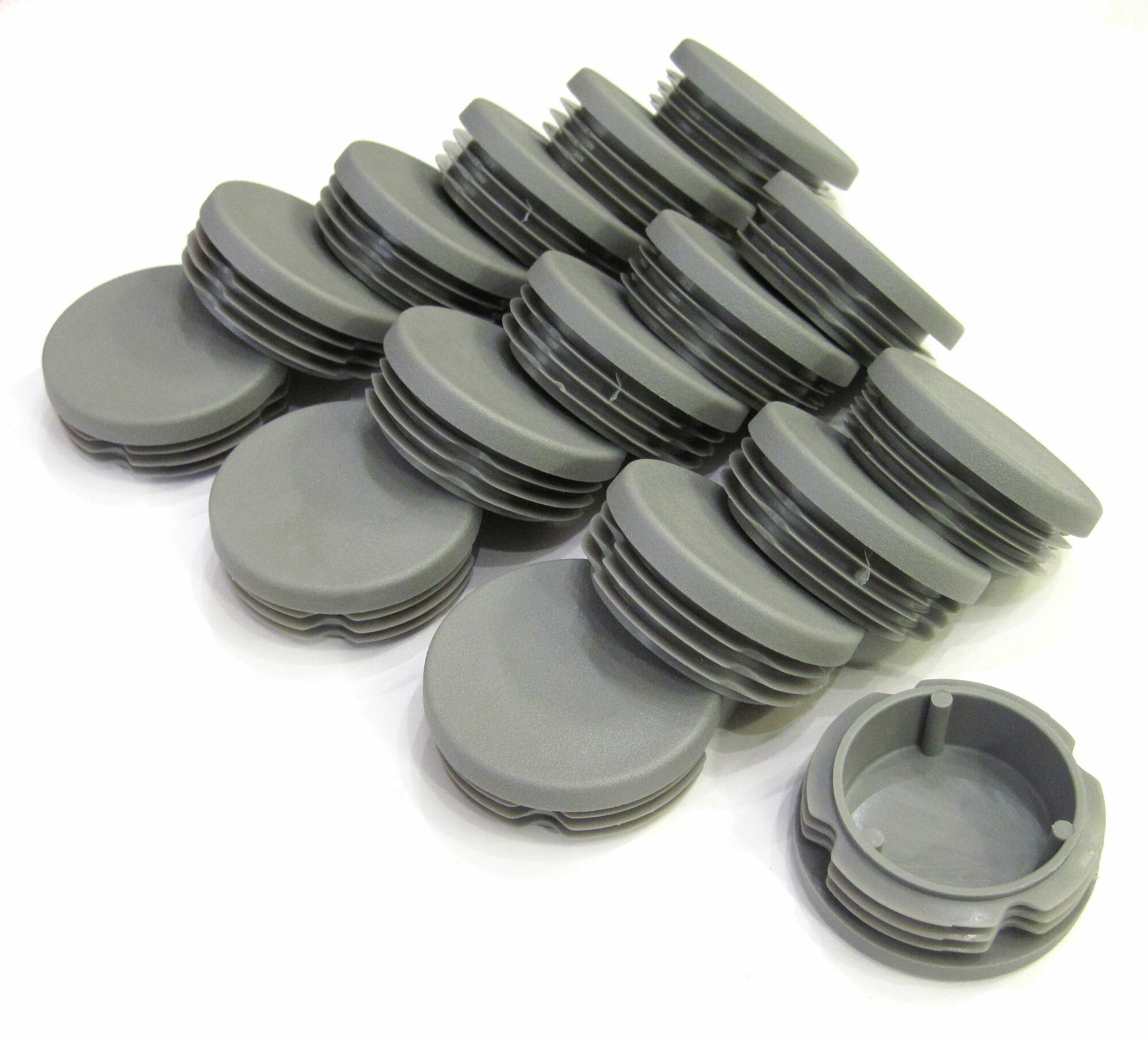 Заглушка для круглой трубы с внешним диаметром 50мм и диаметром отверстия 44 - 48мм, пластиковая, серая, 16шт.