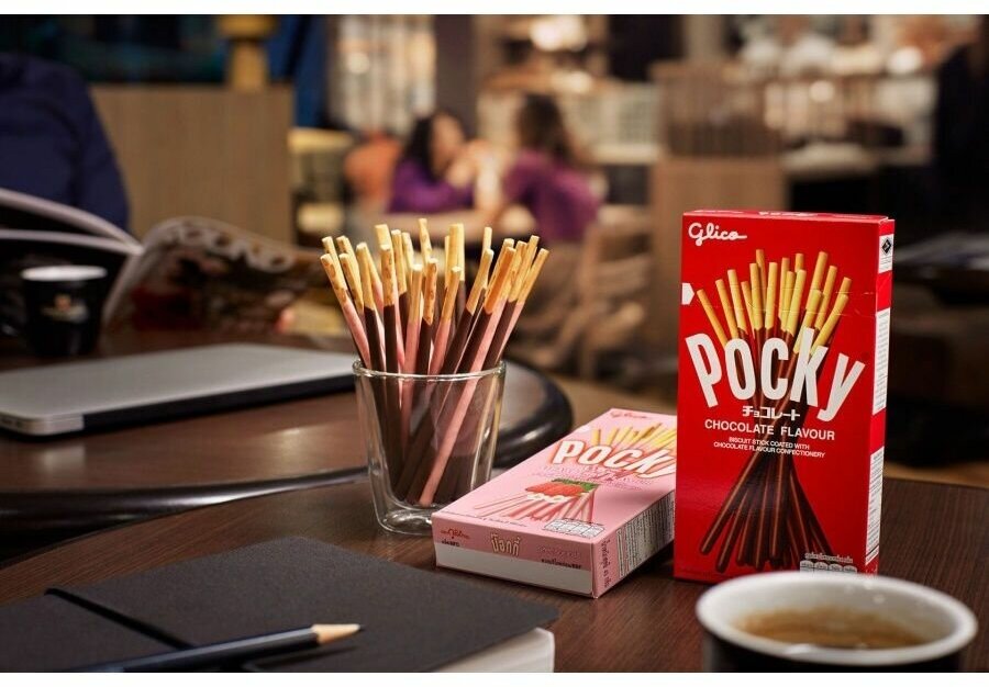 Палочки Pocky Шоколад Клубника 45 г Х 2 - фотография № 4