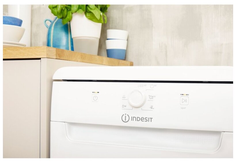 Посудомоечная машина Indesit DSCFE 1B10 RU - фотография № 9