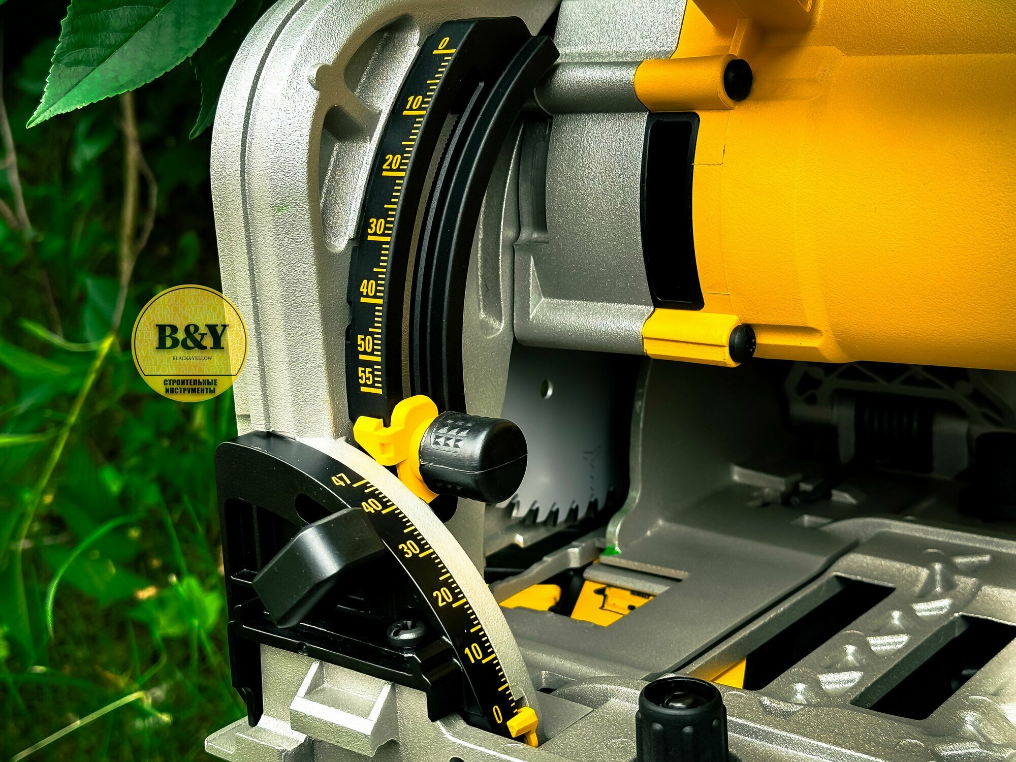 Пила дисковая DeWalt DWS520KT - фото №6