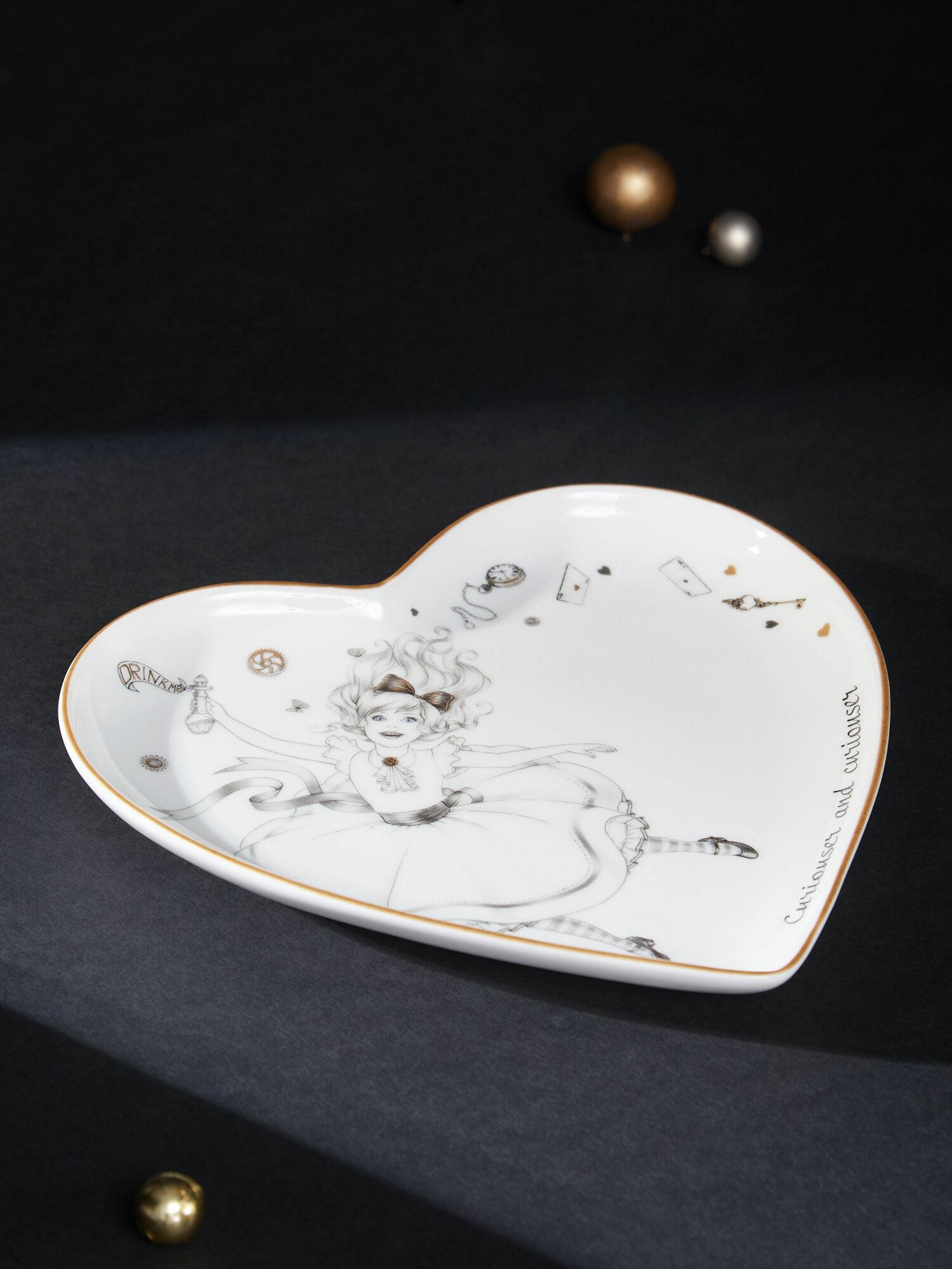 Тарелка Lefard "Wonderland", закусочная, 1 шт, фарфоровая, в форме сердца — фото 1