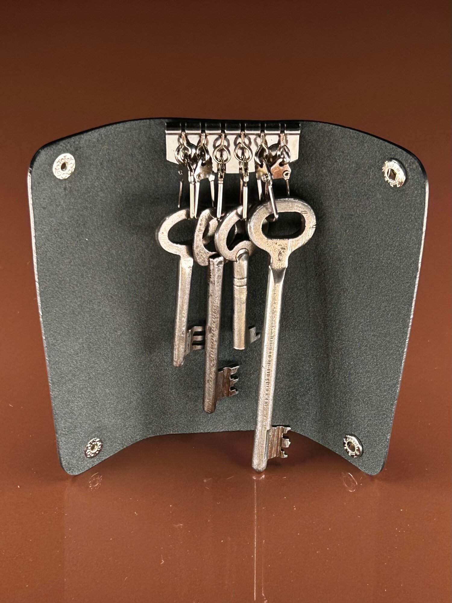 Ключница Black Tortoise черная кожа