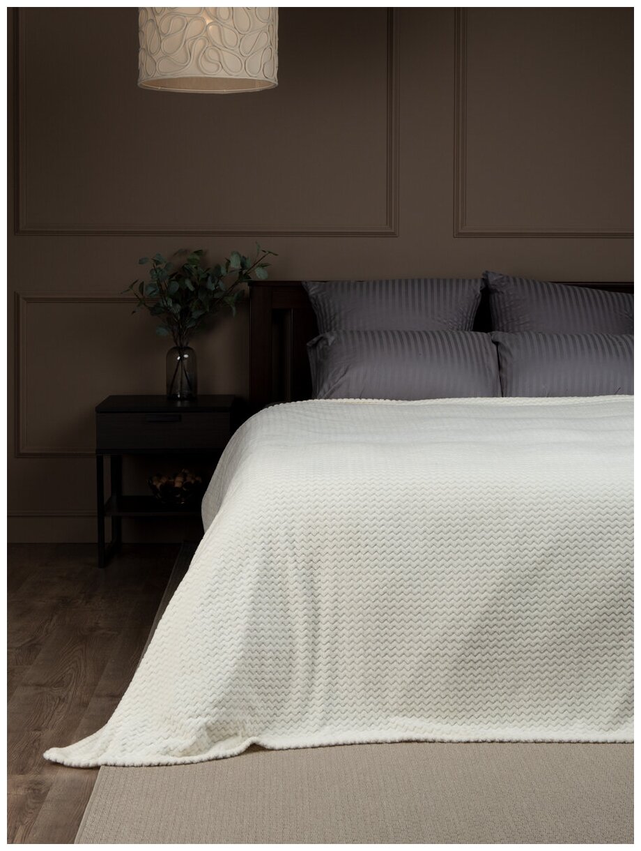 Плед TexRepublic Deco, 150х200 см, 1,5 спальный, покрывало на диван, велсофт, мягкий, молочный, с рисунком змейка
