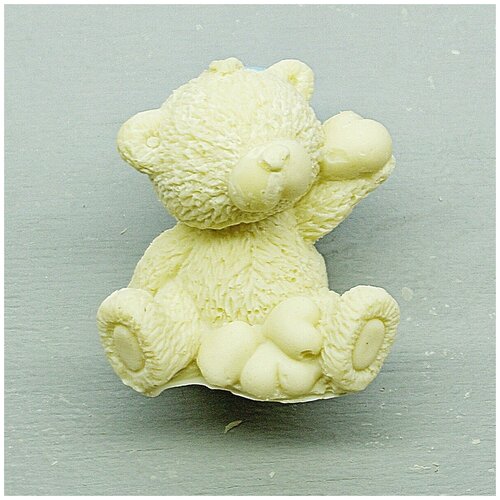 Подарочная шоколадная фигура Frade/Фраде - Мишка с сердцем (вес-50г) (белый)