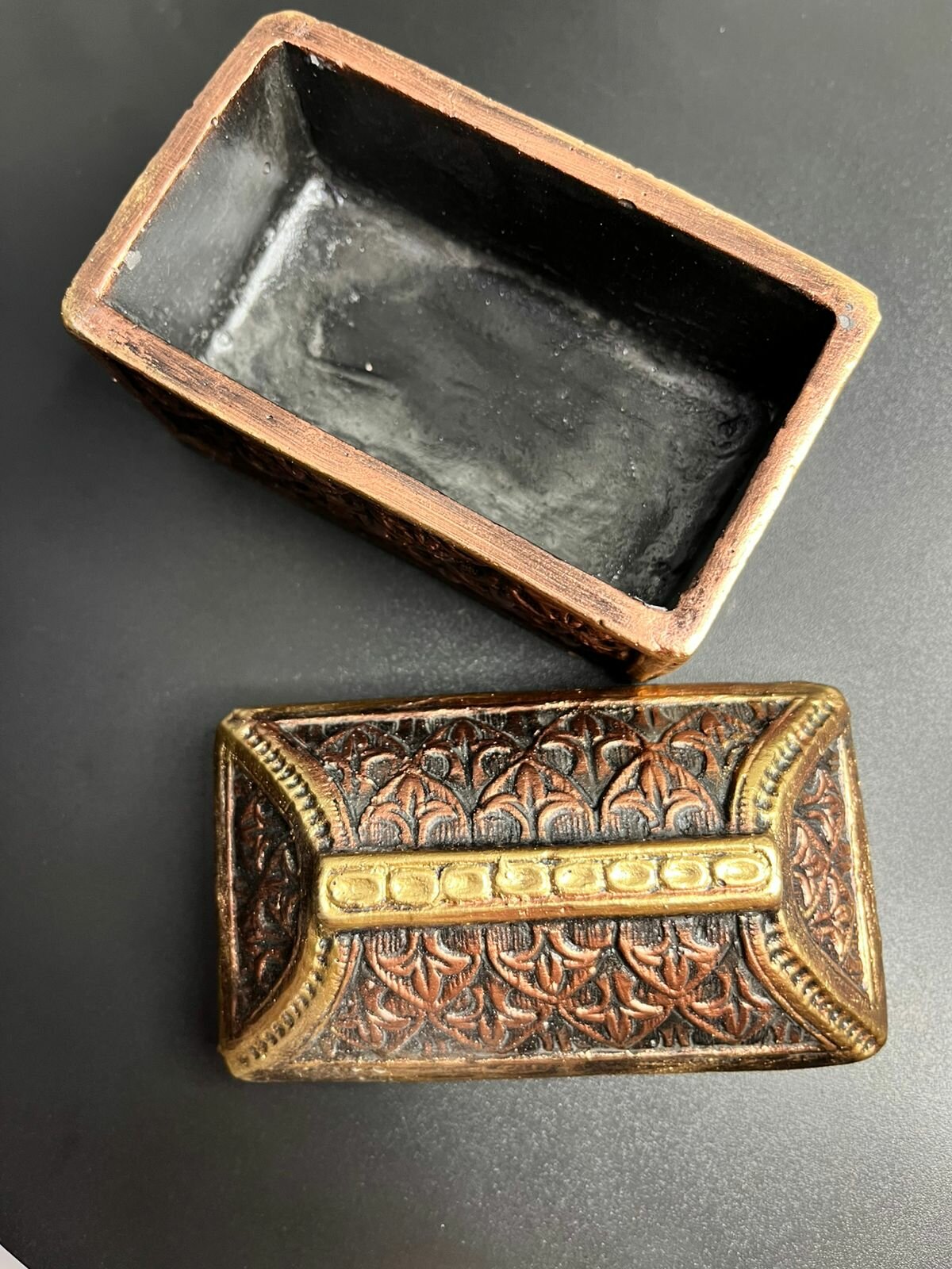 Шкатулка Present61 "Ларец", бронза, 8х6х10, 1 сундук, золото, гипс, для украшений, 0,25 кг — фото 1