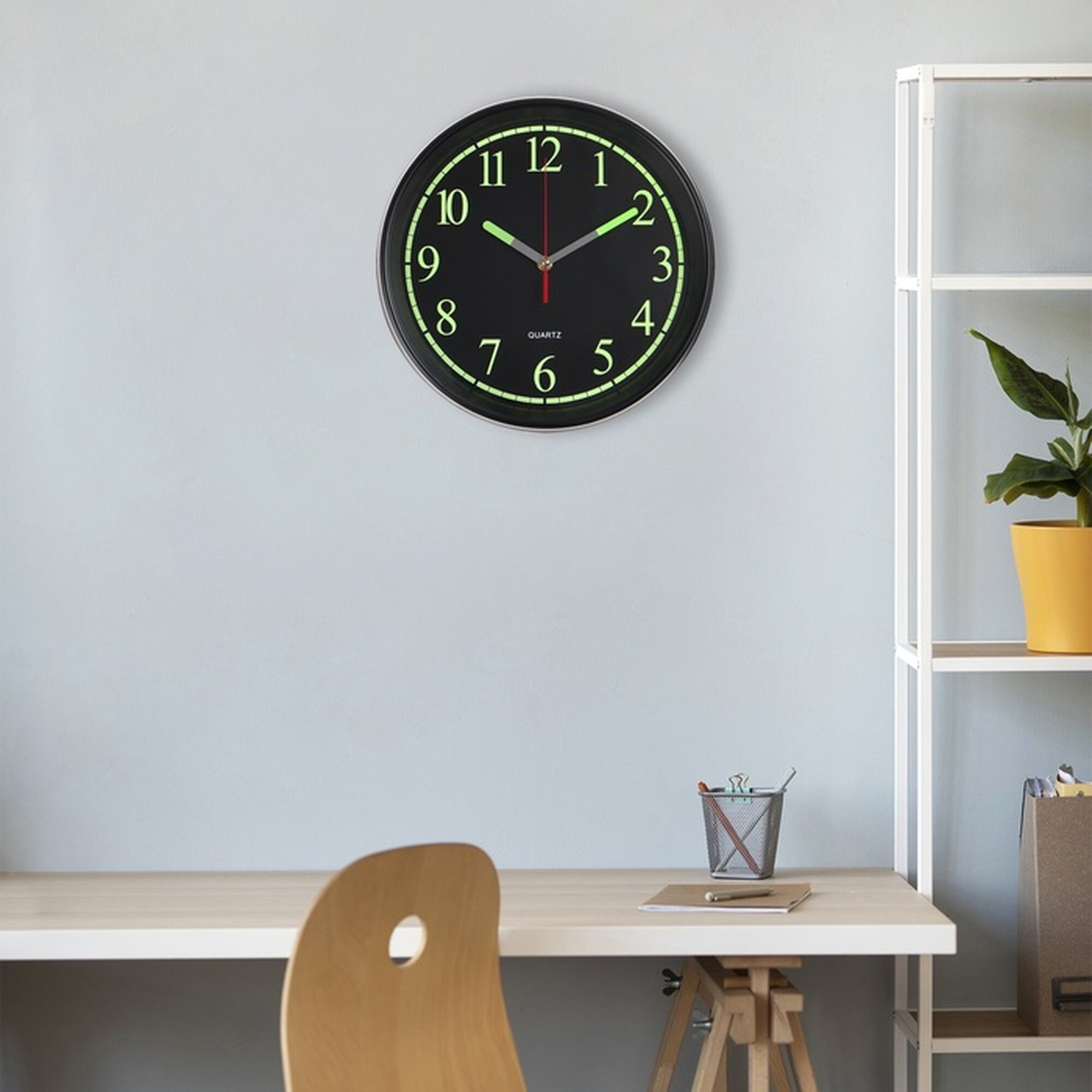 Часы настенные интерьерные «Илони», плавный ход, флуоресцентные, d-30 см — фото 1