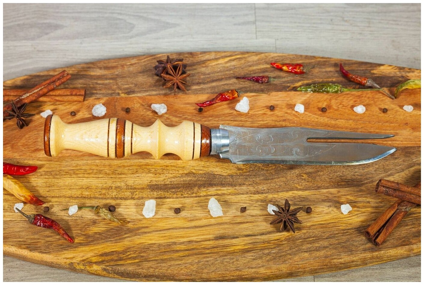 Вилка - нож для снятия мяса с резной рукоятью и гравировкой на лезвии №2 - фотография № 5