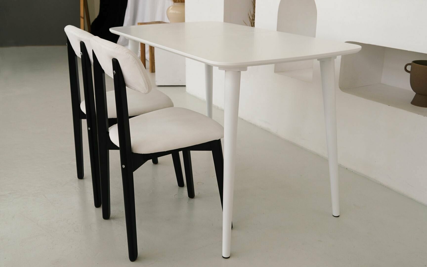 Мягкий кухонный стул бинго, белый с чёрными ножками - фотография № 10