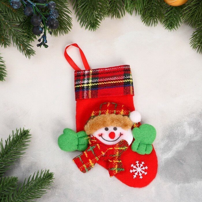 Носок для подарков "Снеговик в варежках" 11х15 см, красно-зелёный 7856788