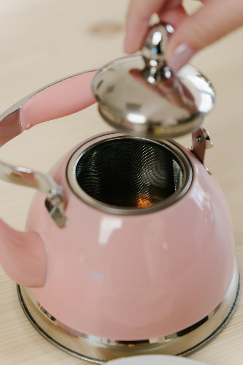 Чайник для плиты ASTIX SWK-400 заварочный с сито, объём 1 л, диаметр 14 см, розовый - фотография № 9