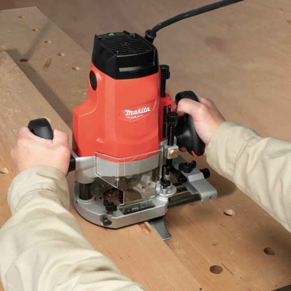 Фрезер Makita M3602