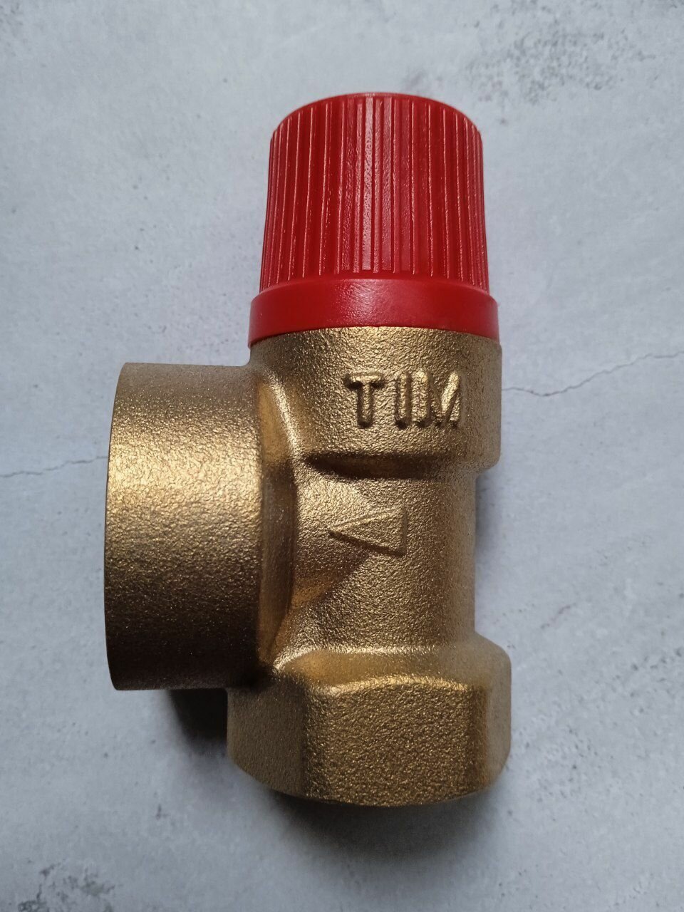 Предохранительный клапан красный мембранный 8 бар 3/4*1" г-г TIM BL34FF-K-8