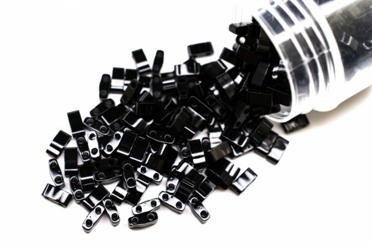 Бисер японский MIYUKI Half TILA #0401 черный, непрозрачный, 5 грамм